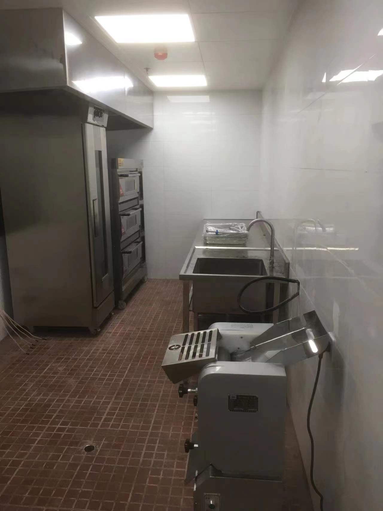 1200人小学食堂厨房工程购置厨房设备都有哪些要求？